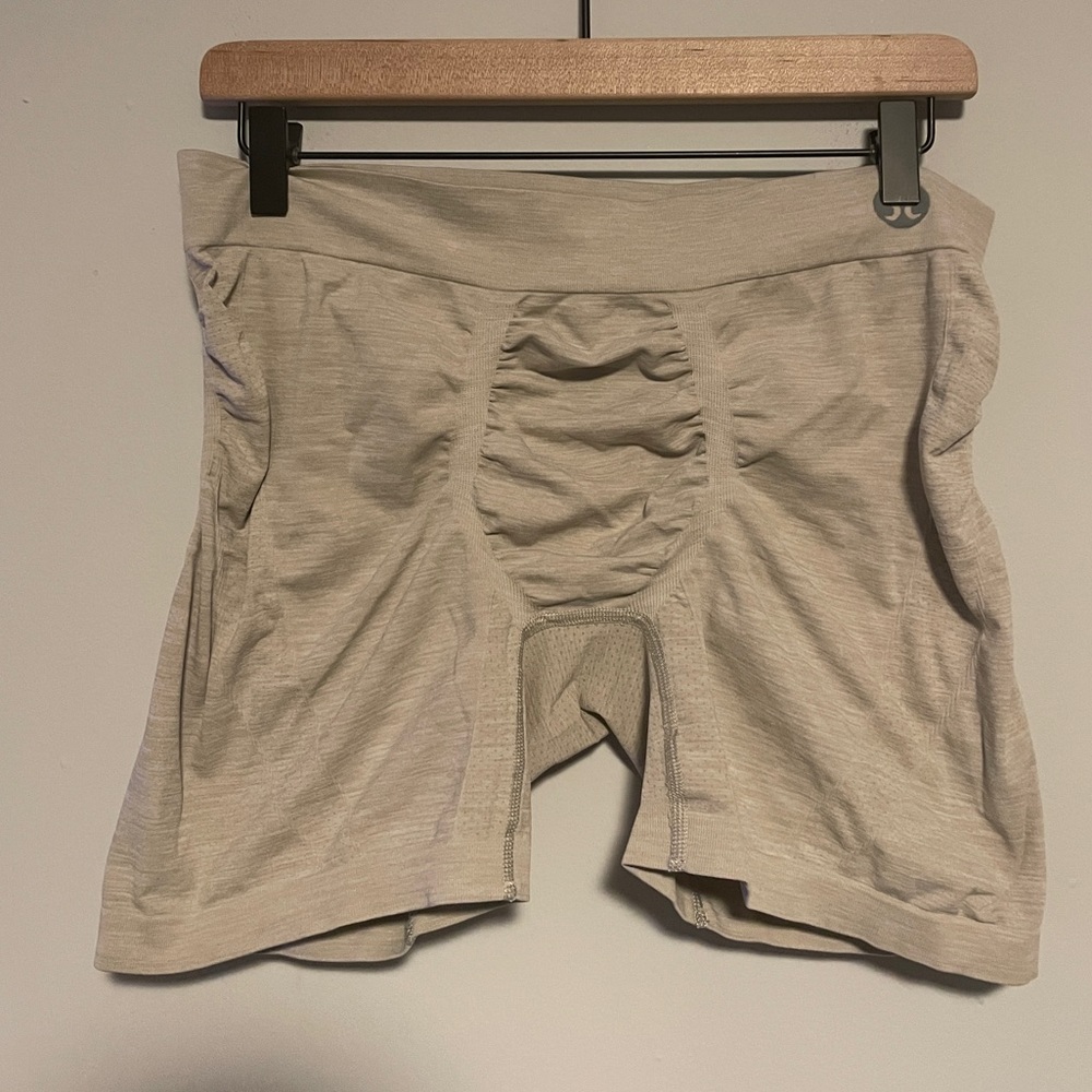 Lululemon Rapid Vent Tech Boxer (Beige) XL